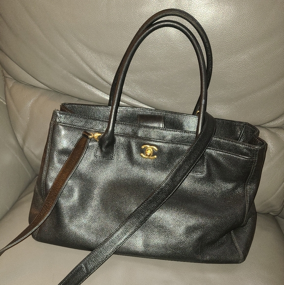 SOLD!! - Chanel Tote Bag in Black - Picture 2 of 12